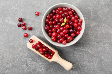 Los jugosos arándanos, ricos en vitamina C, fortalecen la piel y mejoran la elasticidad de la piel.